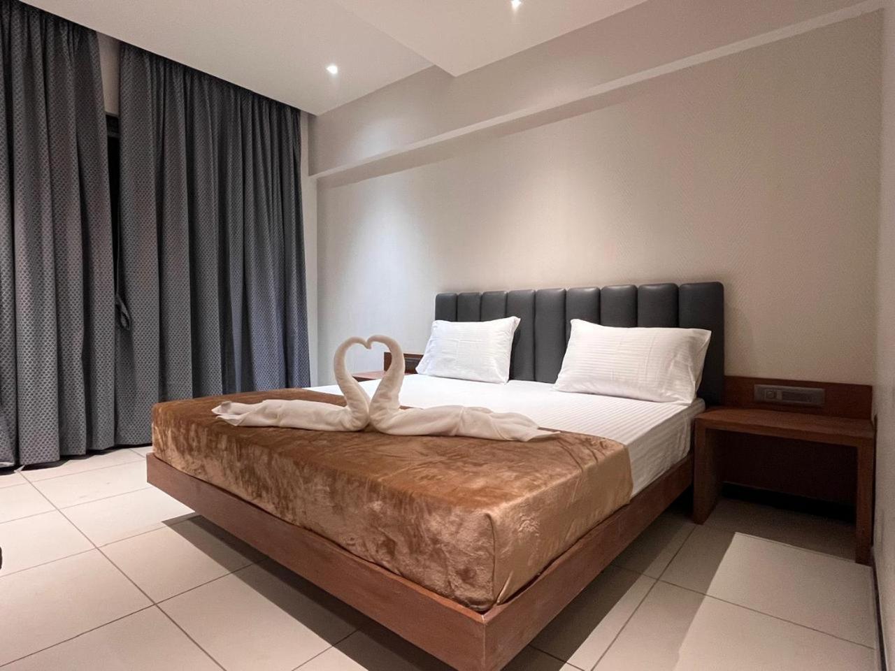 Hotel Swathi ฮอสเปต ภายนอก รูปภาพ
