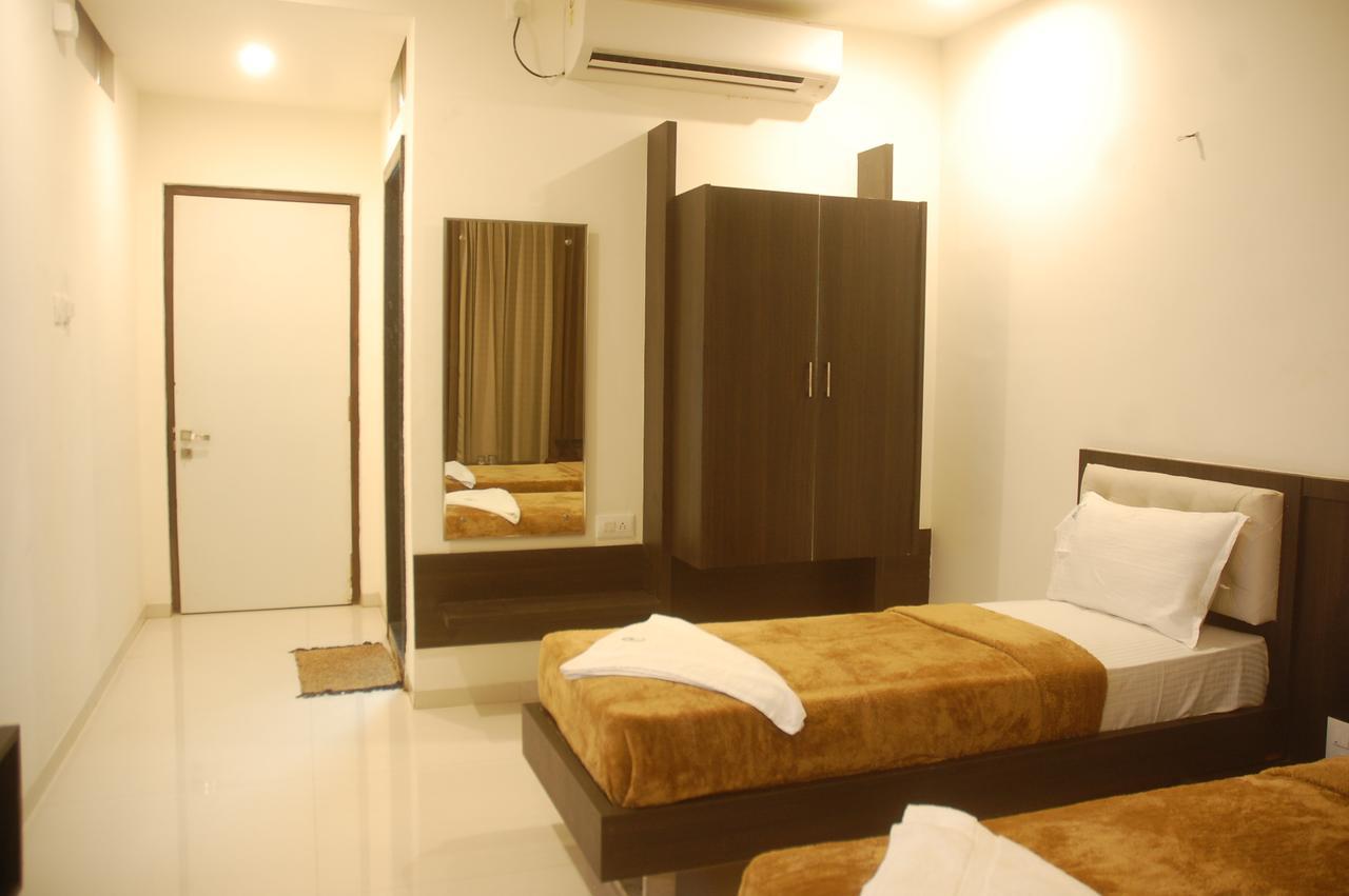 Hotel Swathi ฮอสเปต ภายนอก รูปภาพ