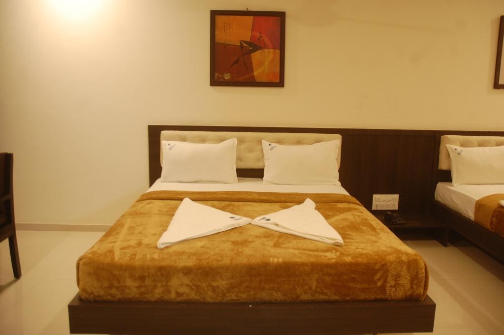 Hotel Swathi ฮอสเปต ภายนอก รูปภาพ
