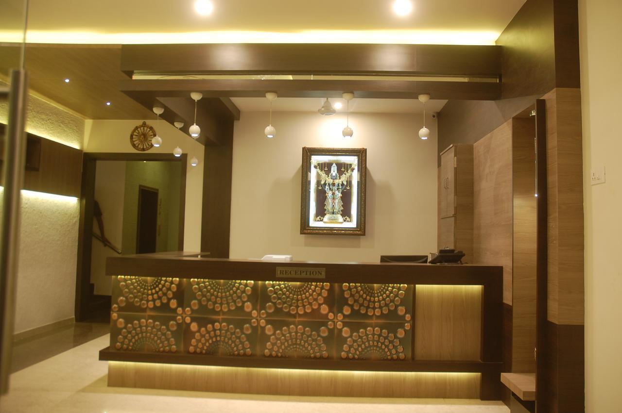 Hotel Swathi ฮอสเปต ภายนอก รูปภาพ
